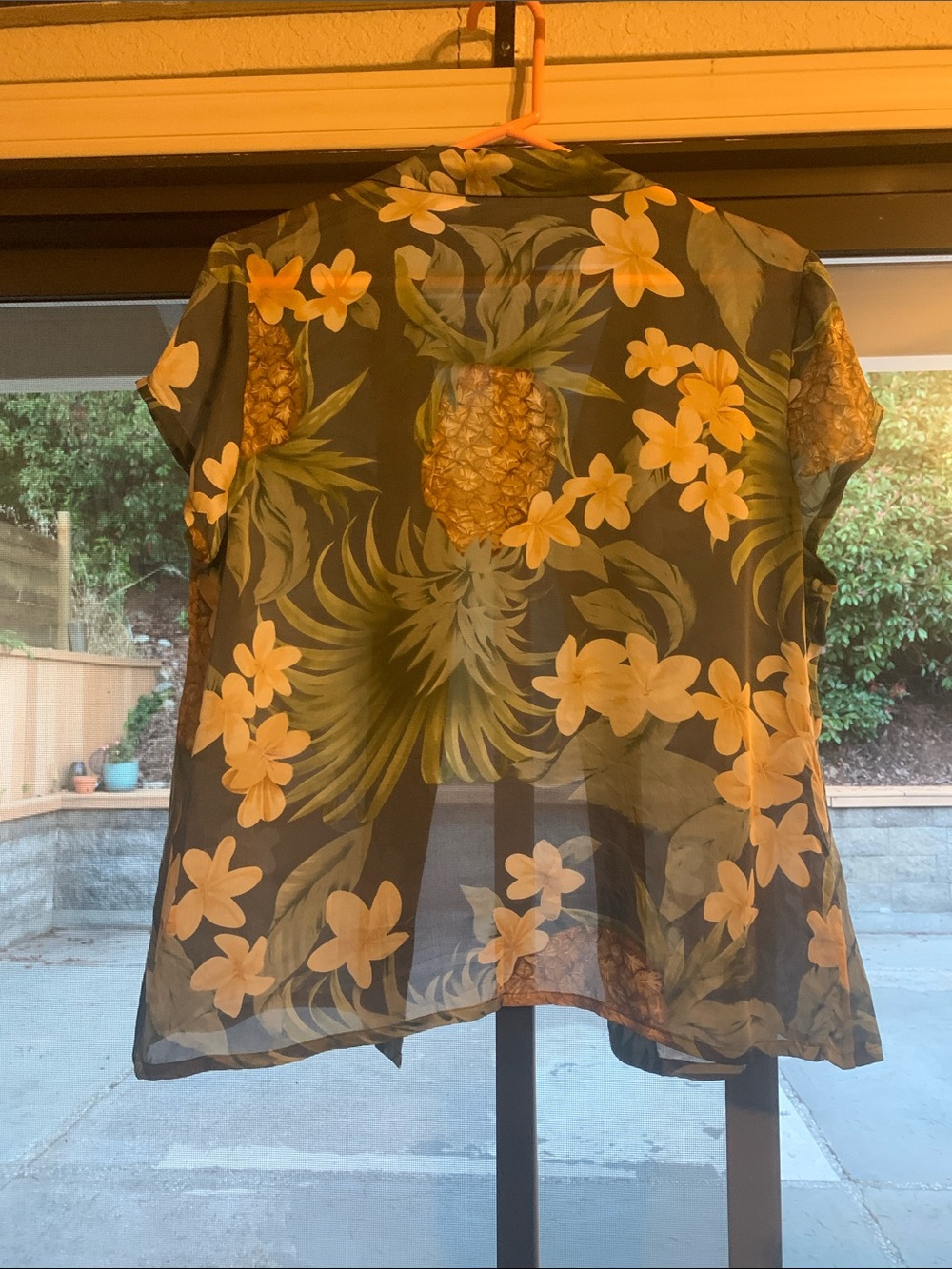 Tommy Bahama 100% Silk  Tropical Pineapple & Plumeria Print Short Sleeve - Picture 7 of 8